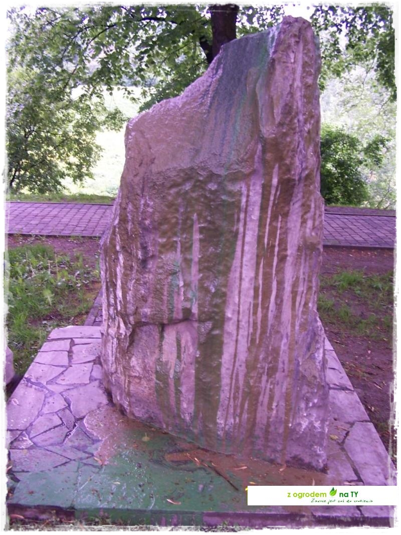 Polakodpoczywawparkuzogrodemnat19