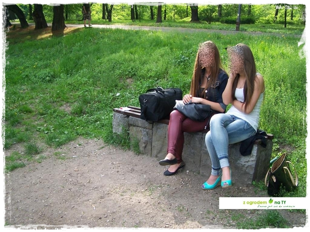 Polakodpoczywawparkuzogrodemnat26