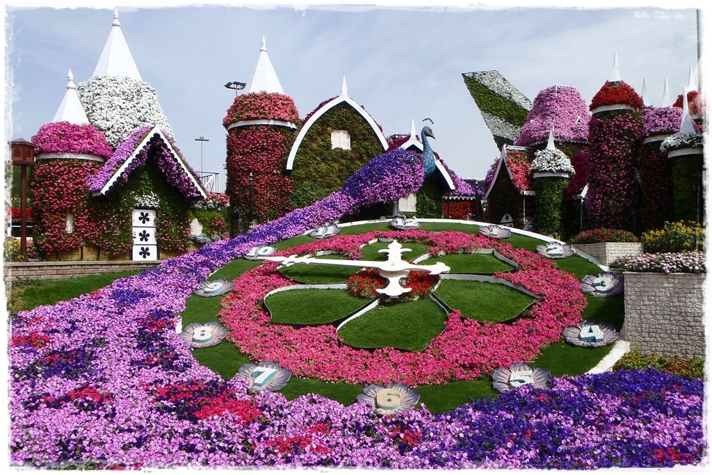 Zegar słoneczny w ogrodzie 3