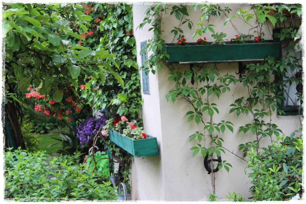 Aranżacja ściany w ogrodzie 10d