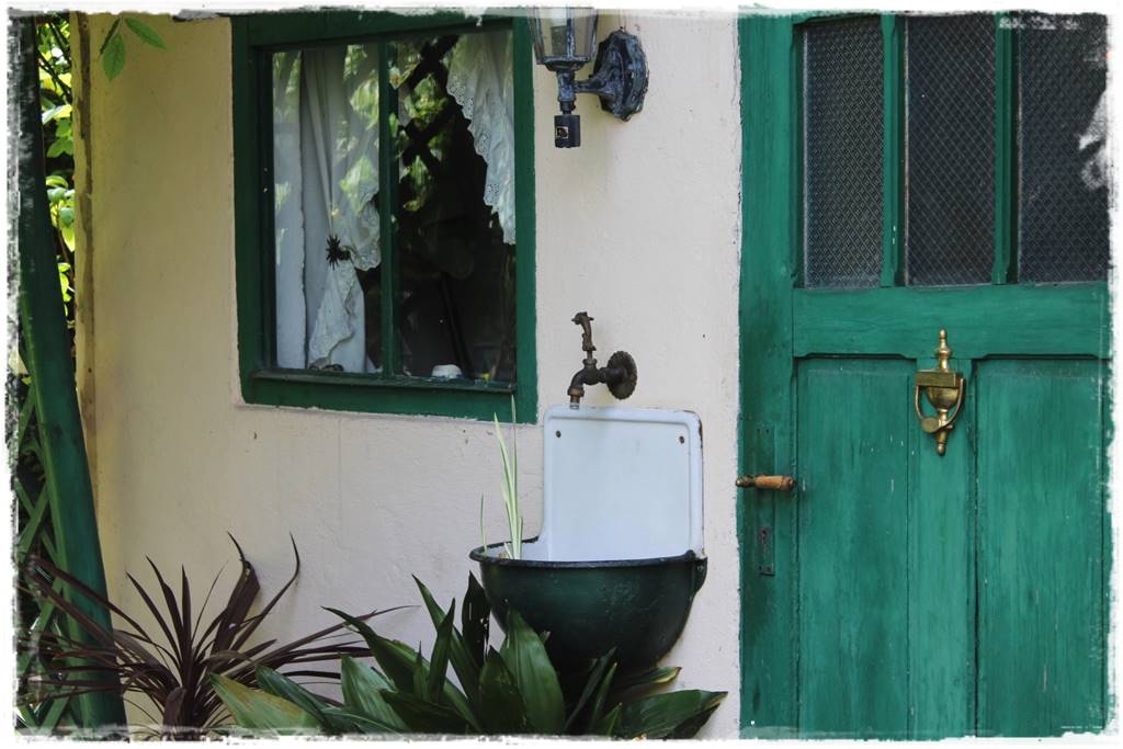 Aranżacja ściany w ogrodzie 10g