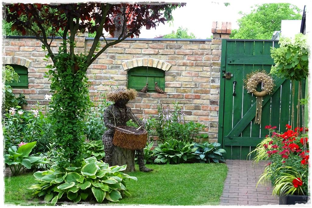 Aranżacja ściany w ogrodzie 1a