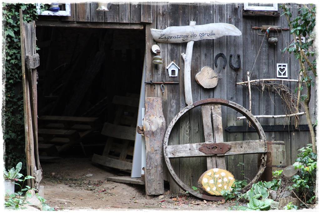 Aranżacja ściany w ogrodzie 50c