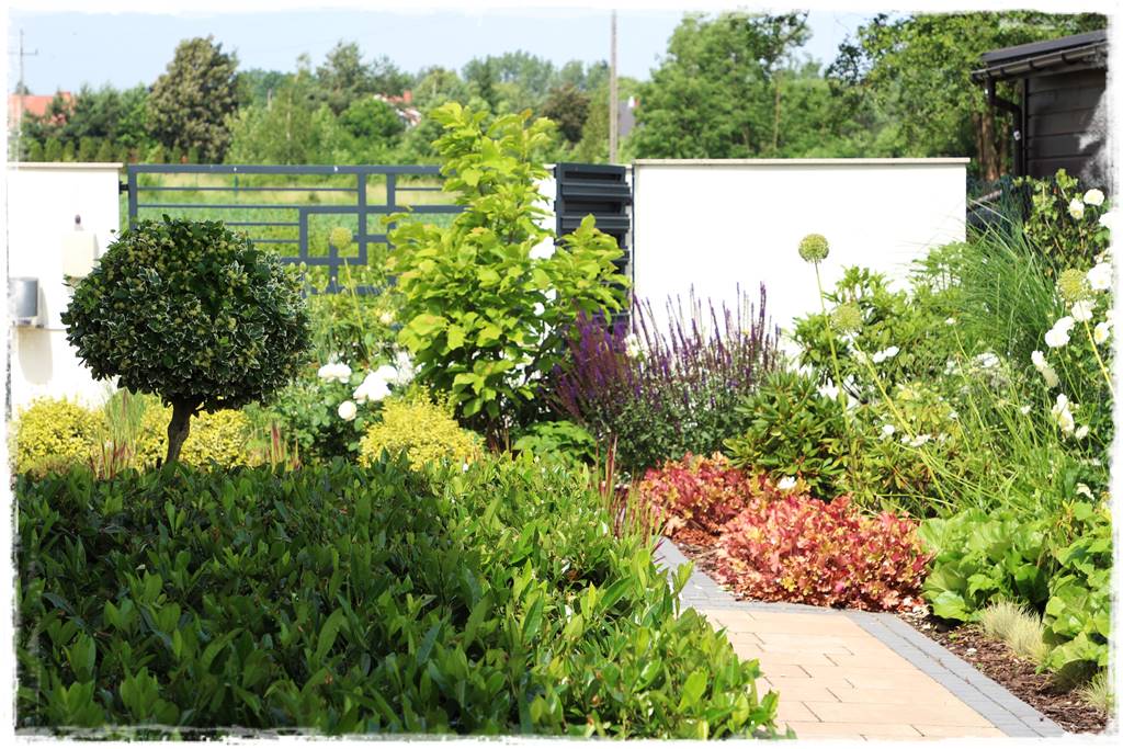 Aranżacja ściany w ogrodzie 60