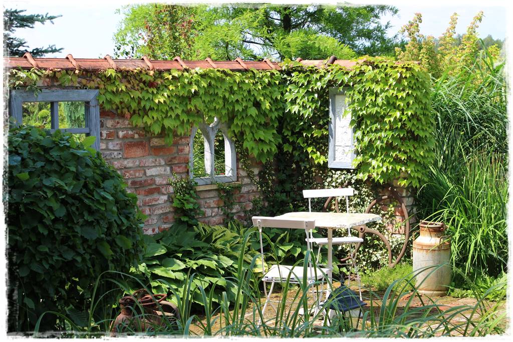 Aranżacja ściany w ogrodzie 70b