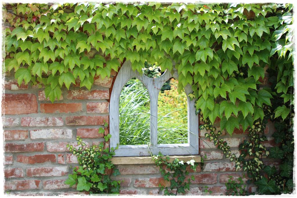 Aranżacja ściany w ogrodzie 70c