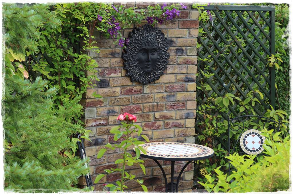 Aranżacja ściany w ogrodzie 80f