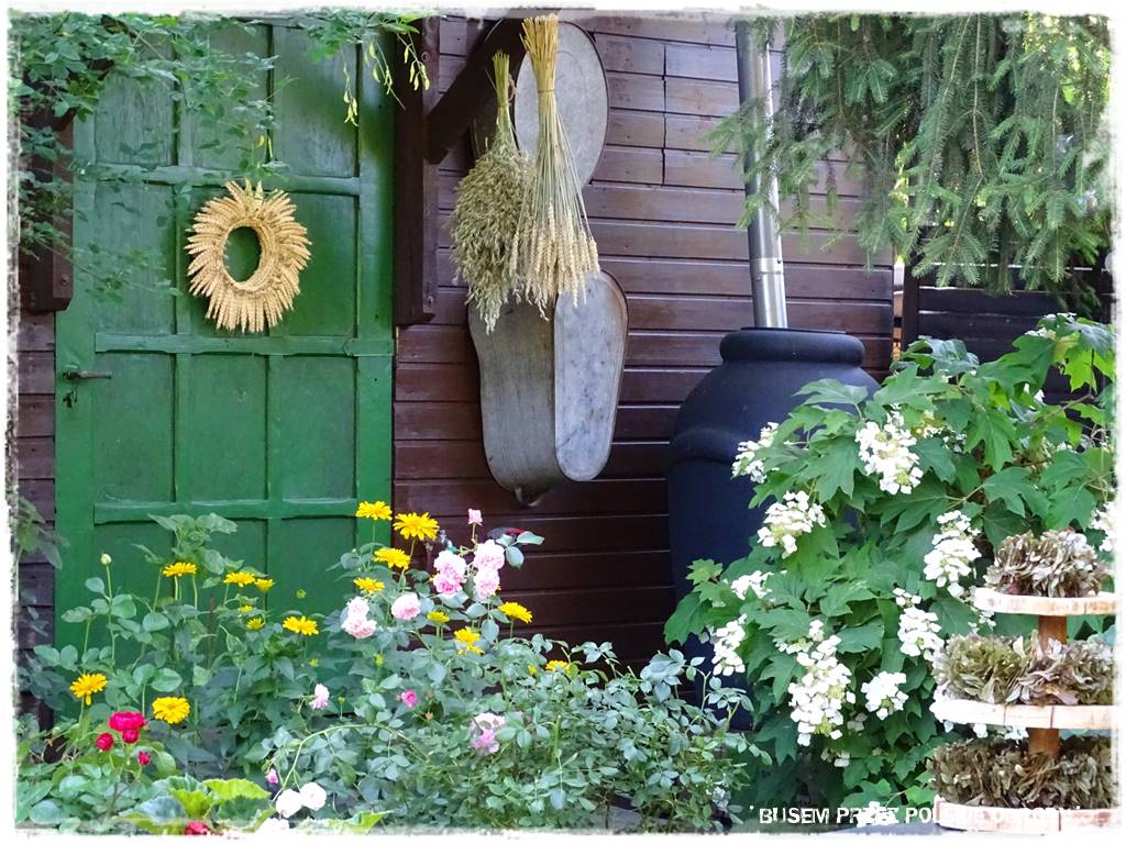 Aranżacje z wikliny pomysł na mały ogród 14