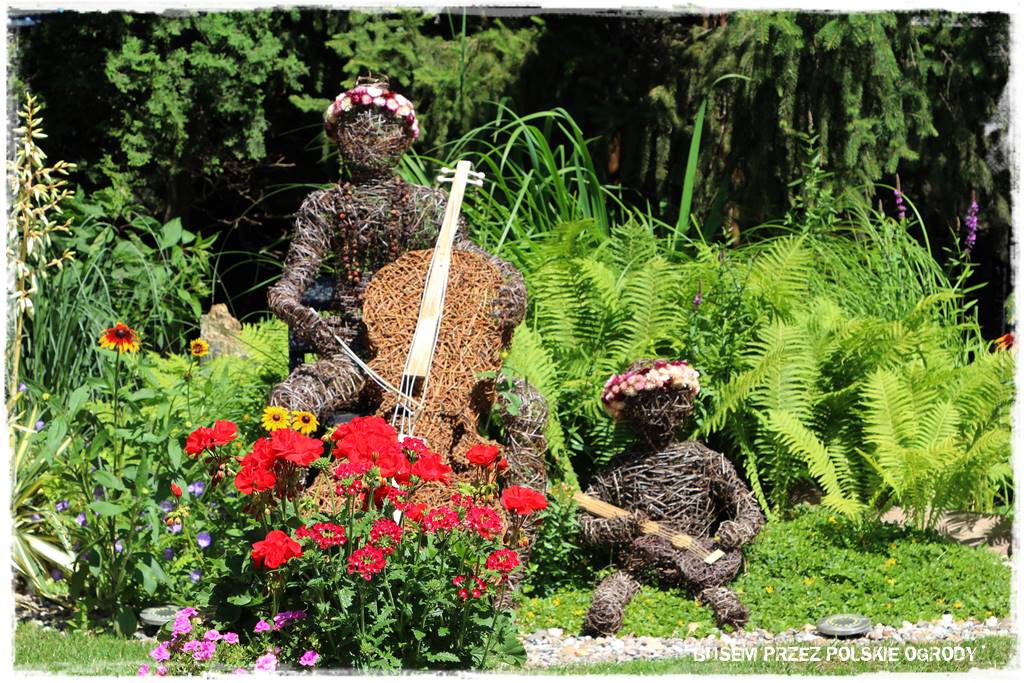 Aranżacje z wikliny pomysł na mały ogród 26