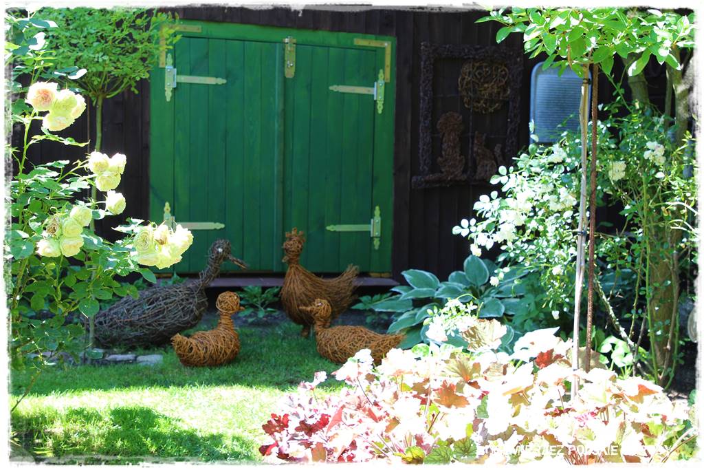 Aranżacje z wikliny pomysł na mały ogród 28