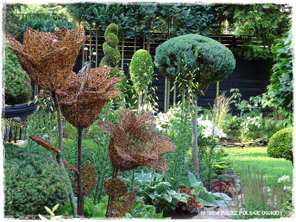 Aranżacje z wikliny pomysł na mały ogród 3