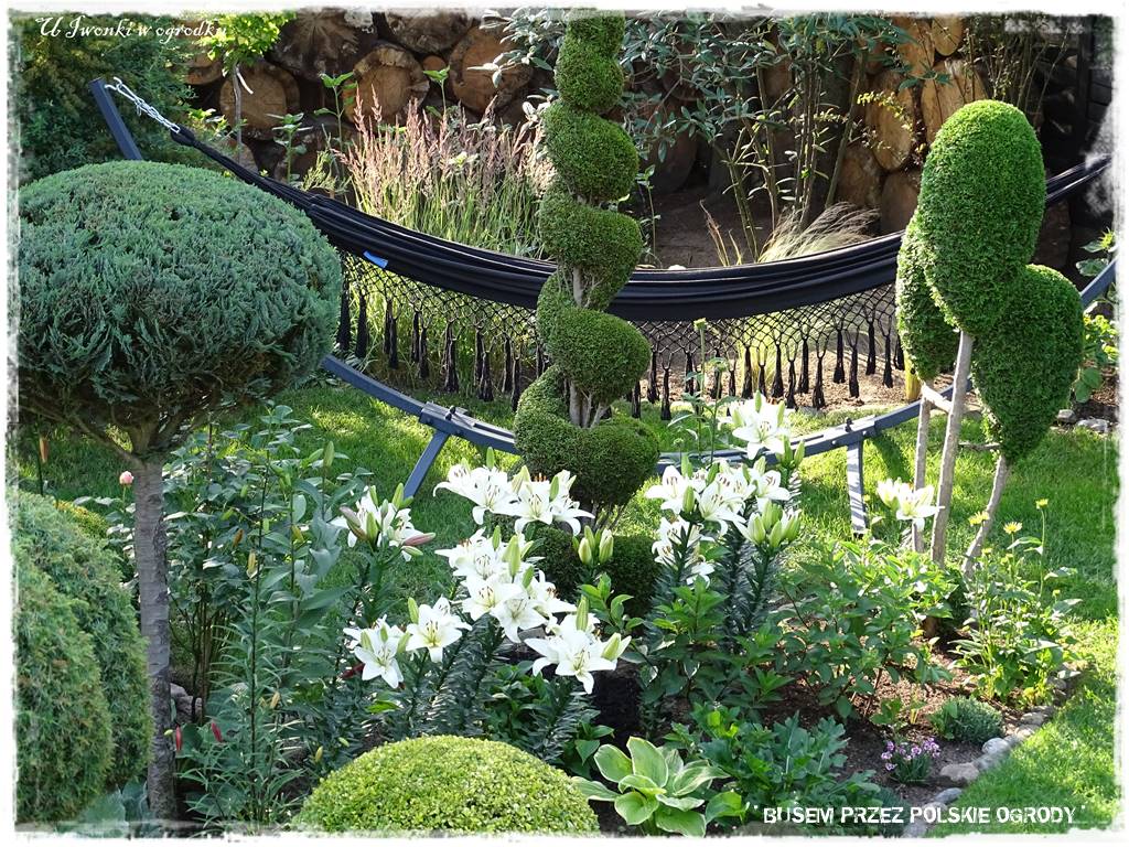 Aranżacje z wikliny pomysł na mały ogród 37