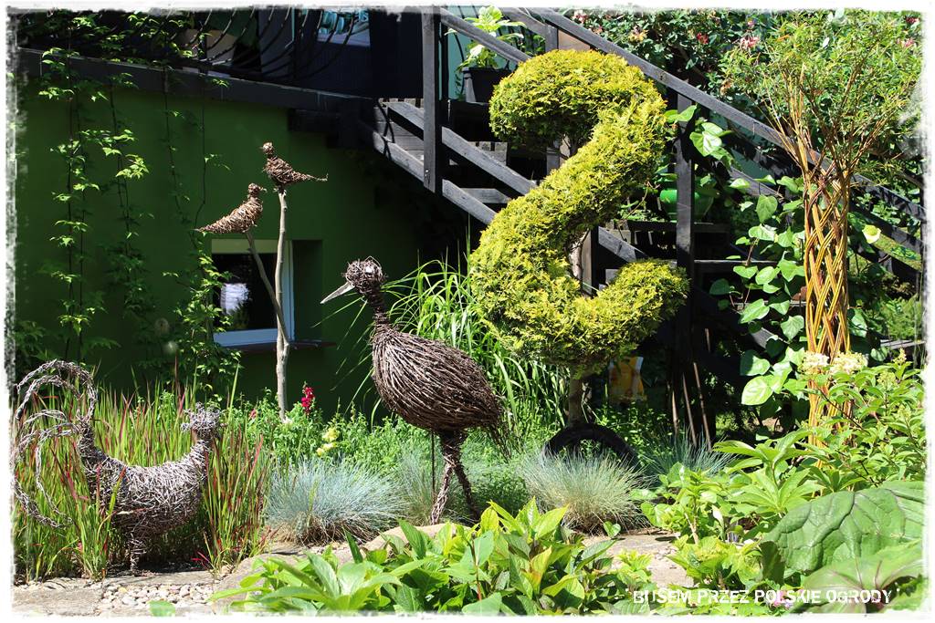Aranżacje z wikliny pomysł na mały ogród 38