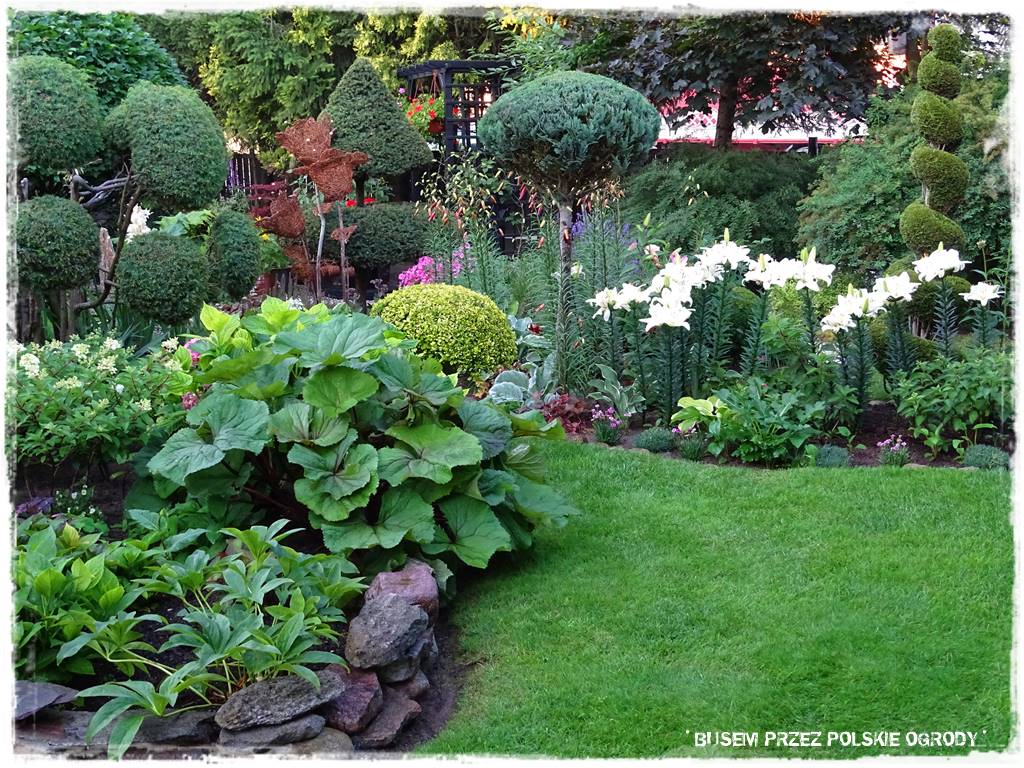 Aranżacje z wikliny pomysł na mały ogród 39