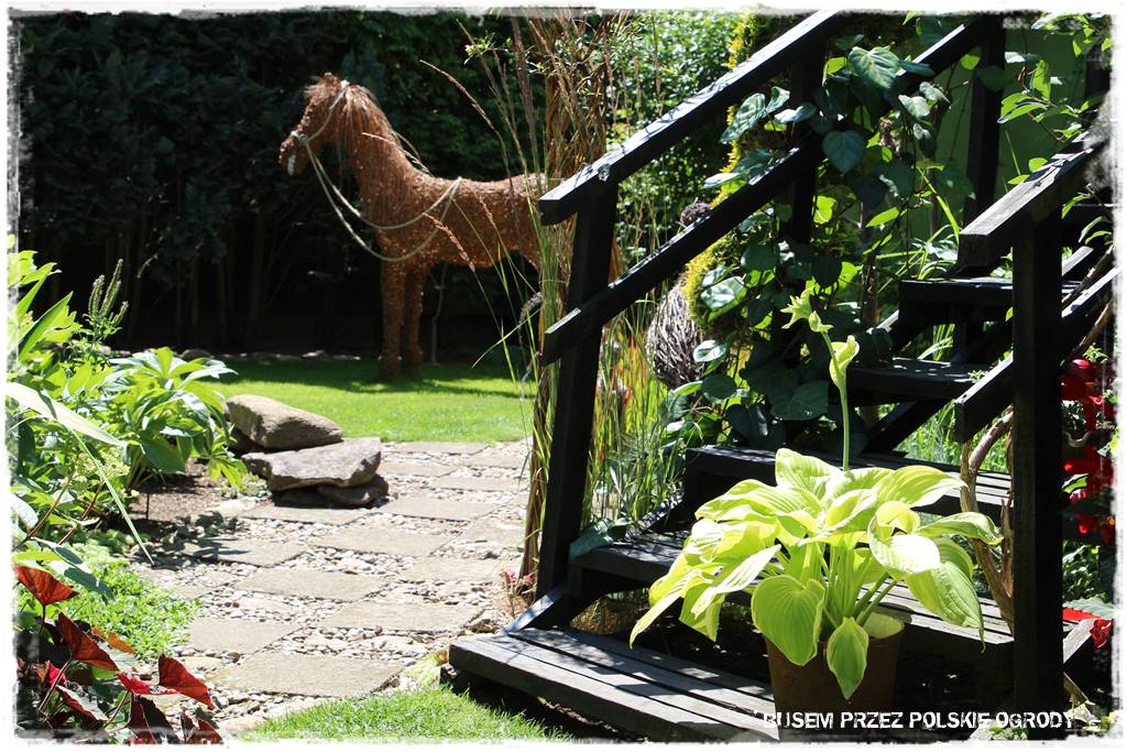 Aranżacje z wikliny pomysł na mały ogród 41