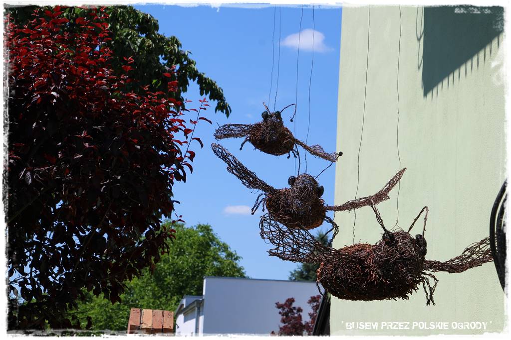 Aranżacje z wikliny pomysł na mały ogród 42