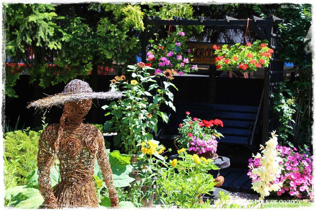 Aranżacje z wikliny pomysł na mały ogród 43