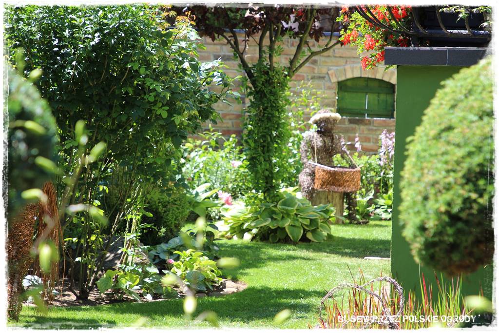 Aranżacje z wikliny pomysł na mały ogród 45