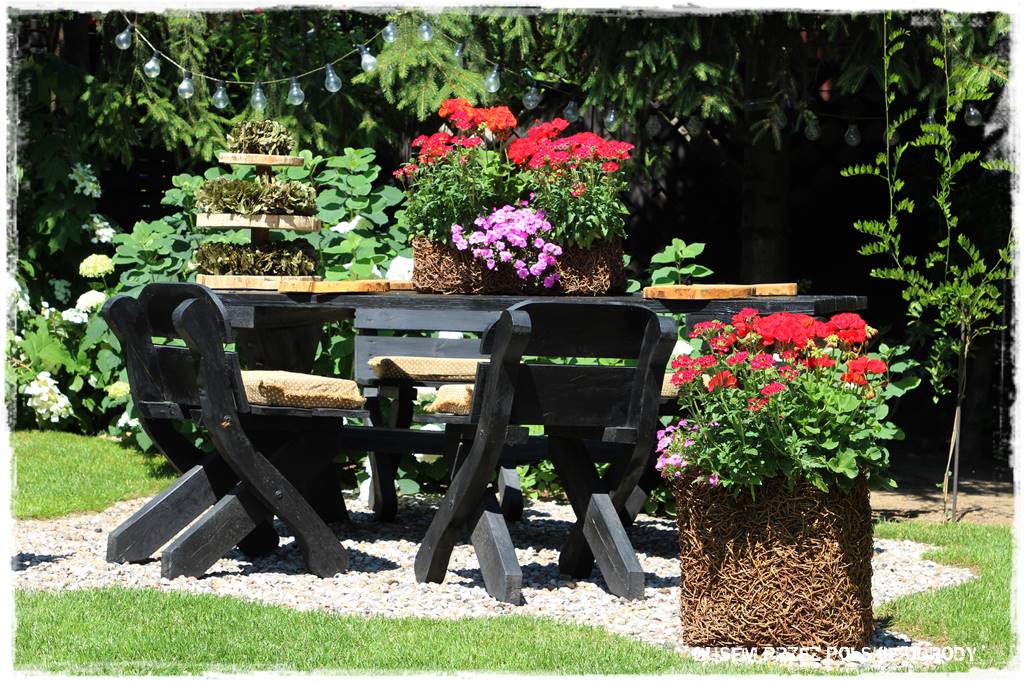 Aranżacje z wikliny pomysł na mały ogród 48