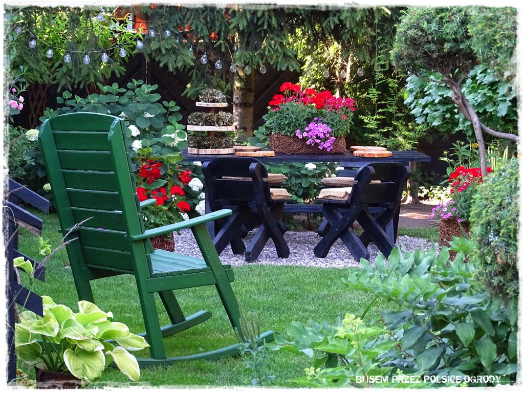 Aranżacje z wikliny pomysł na mały ogród 9