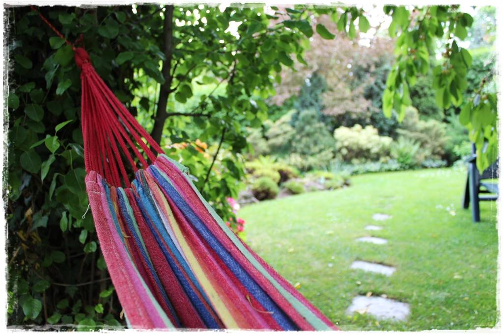 Hamak w ogrodzie 2