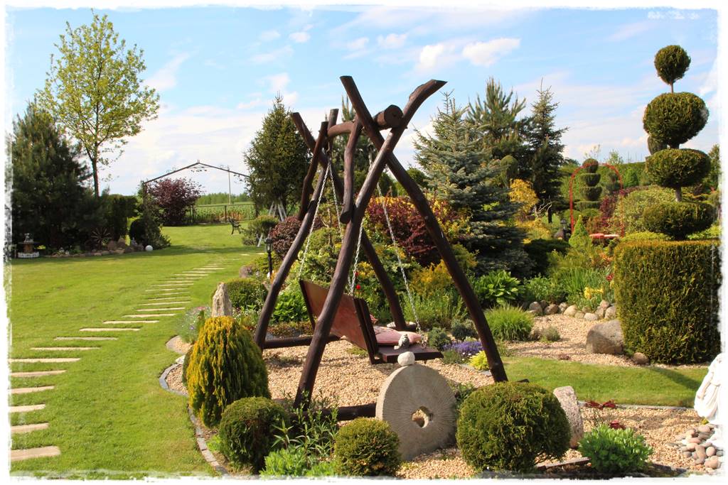 Huśtawka w ogrodzie aranżacje 2d Huśtawka w ogrodzie aranżacje 2d