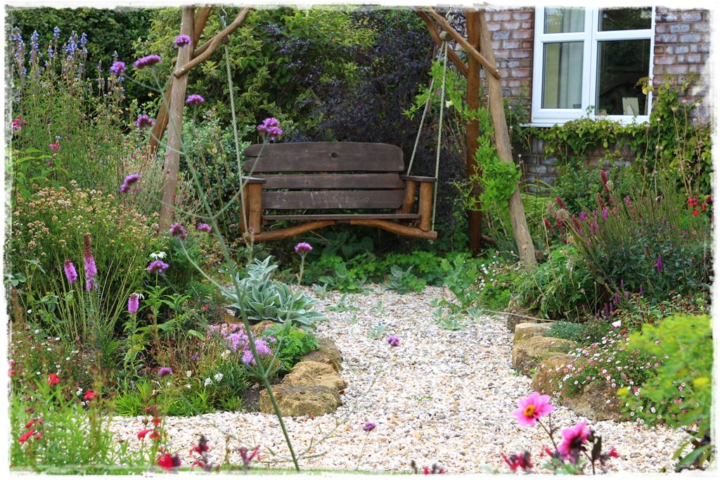 Huśtawka w ogrodzie aranżacje 3d Huśtawka w ogrodzie aranżacje 3d