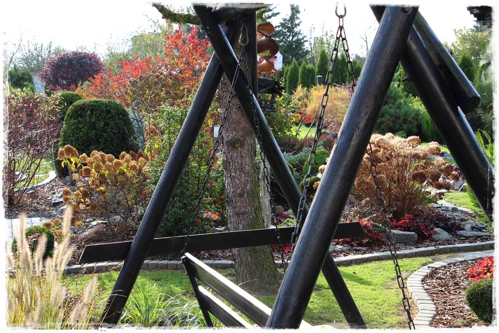 Huśtawka w ogrodzie aranżacje 9b Huśtawka w ogrodzie aranżacje 9b