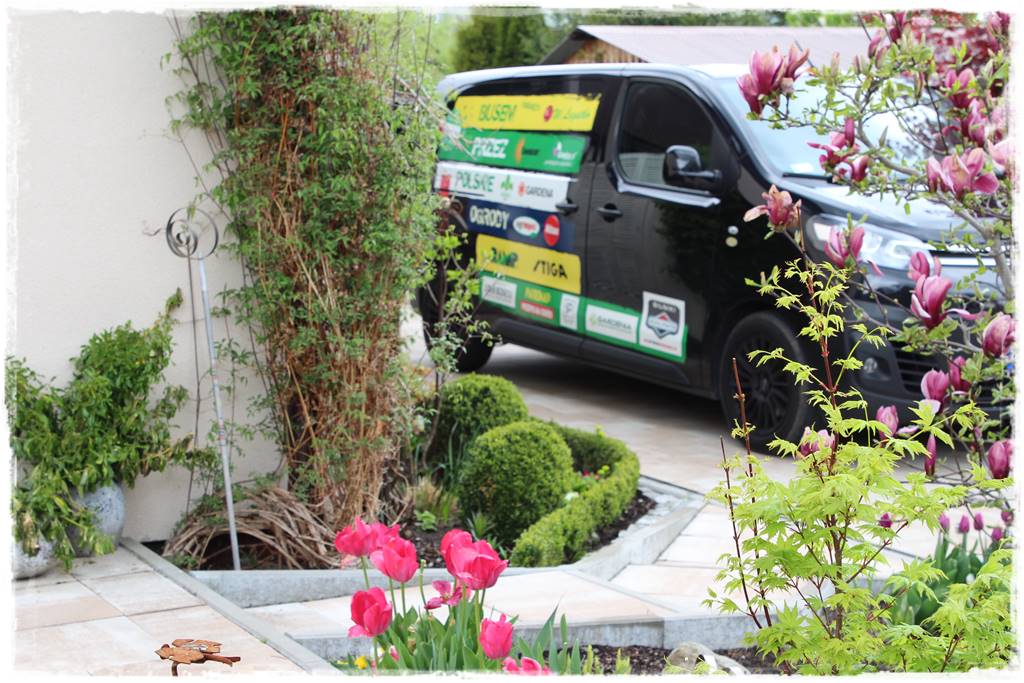 Kwitnące krzewy 100d