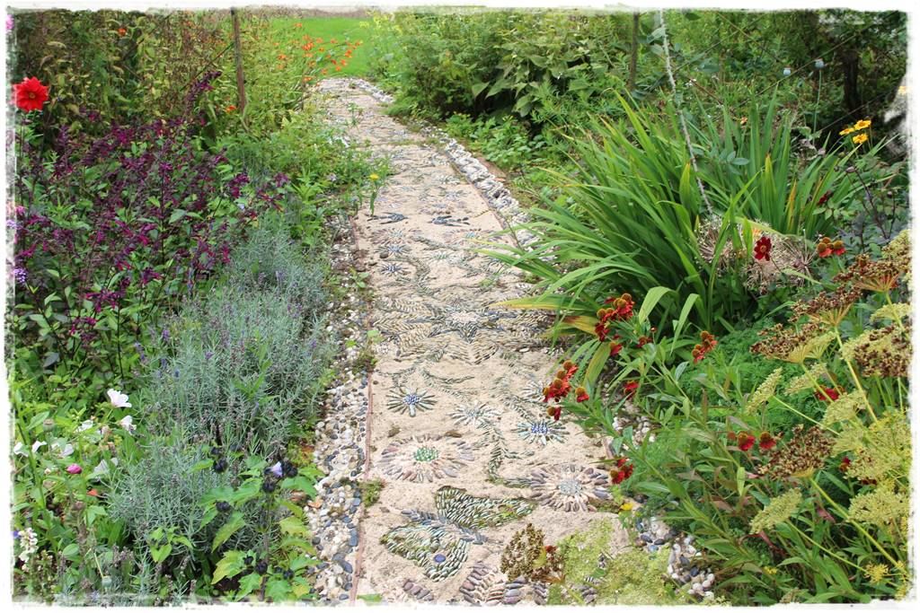 Pomysł na ścieżkę w ogrodzie 1025