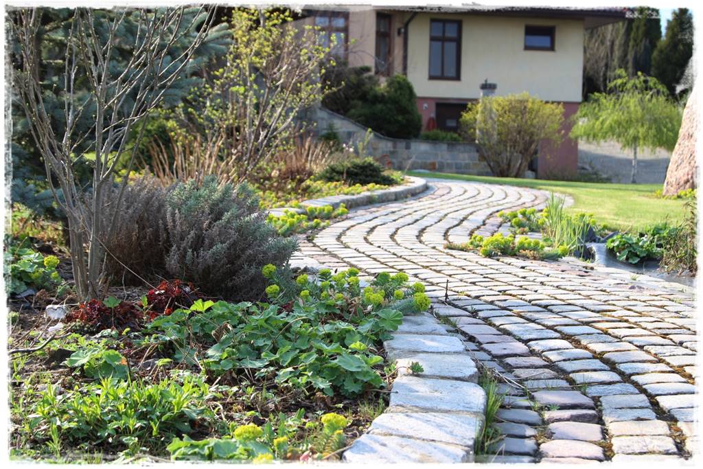 Pomysł na ścieżkę w ogrodzie 2b