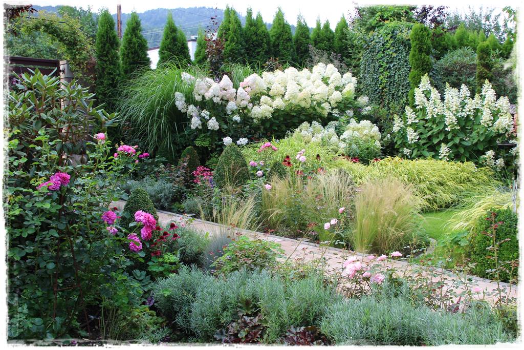 Rabata przy chodniku do domu 10