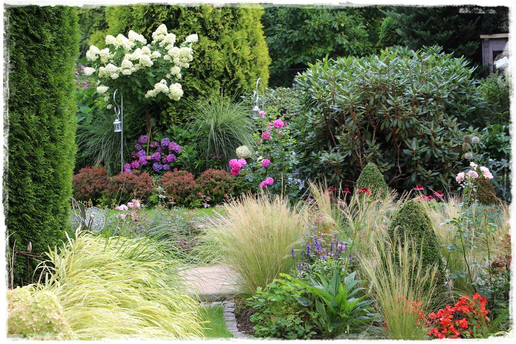 Rabata przy chodniku do domu 11