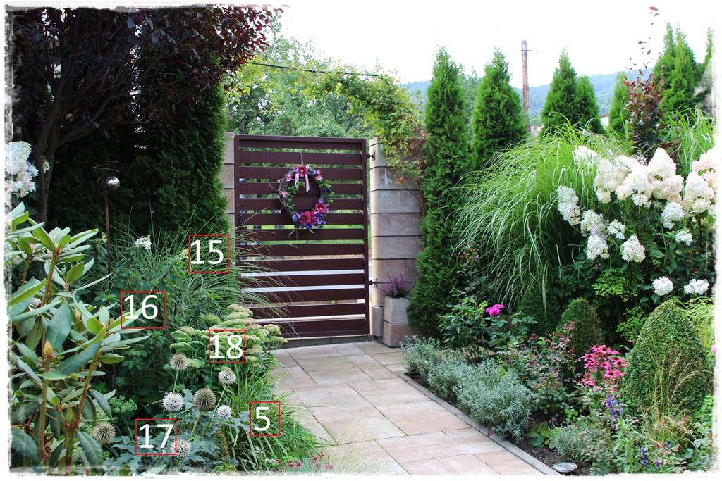 Rabata przy chodniku do domu 9