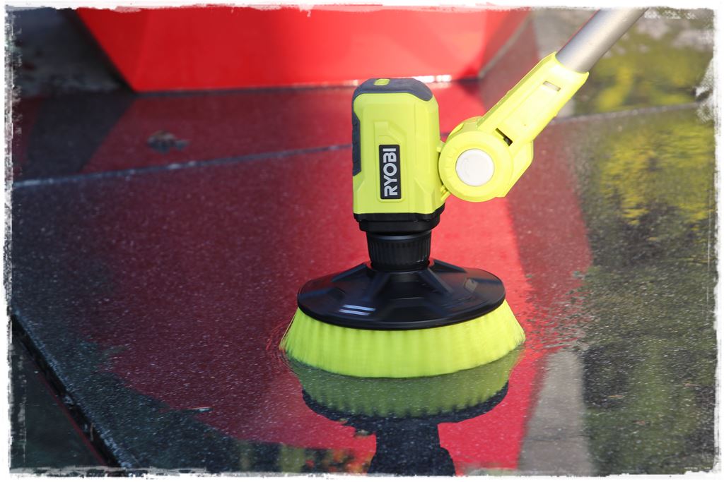 Akumulatorowa szczotka obrotowa podczas pracy akumulatorowa szczotka obrotowa 18