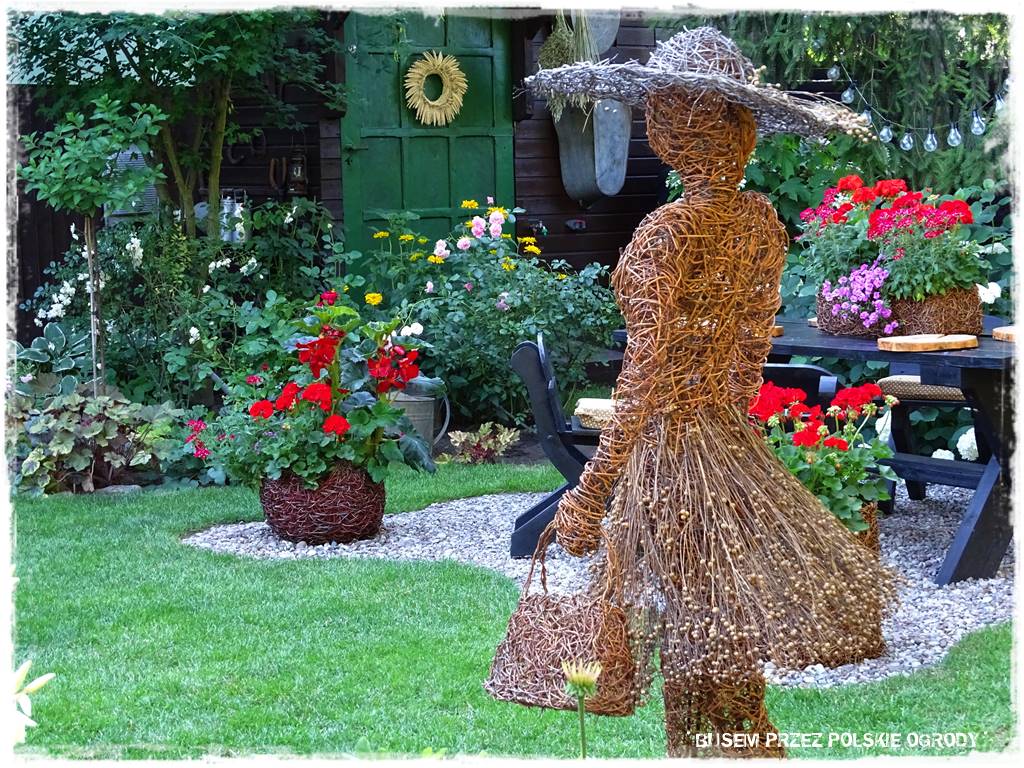 Ciekawe pomysły na ozdoby do ogrodu 10f