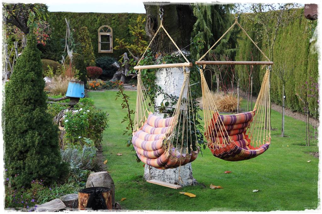 Fotel wiszący w ogrodzie 11a