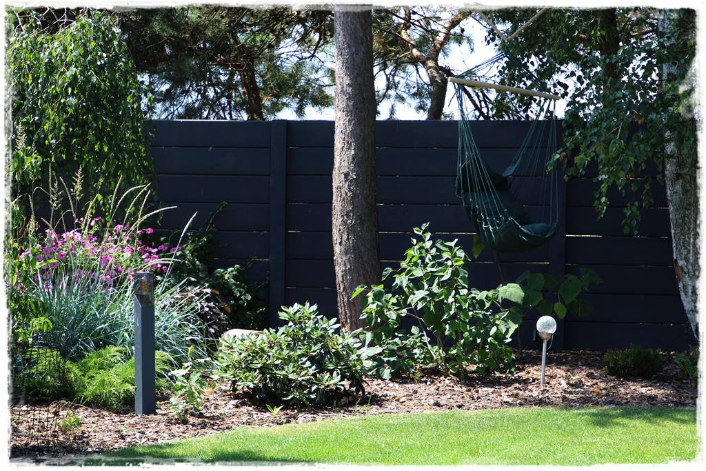 Fotel wiszący w ogrodzie 12