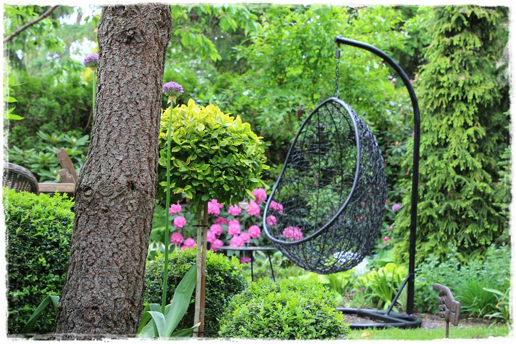 Fotel wiszący w ogrodzie 13a