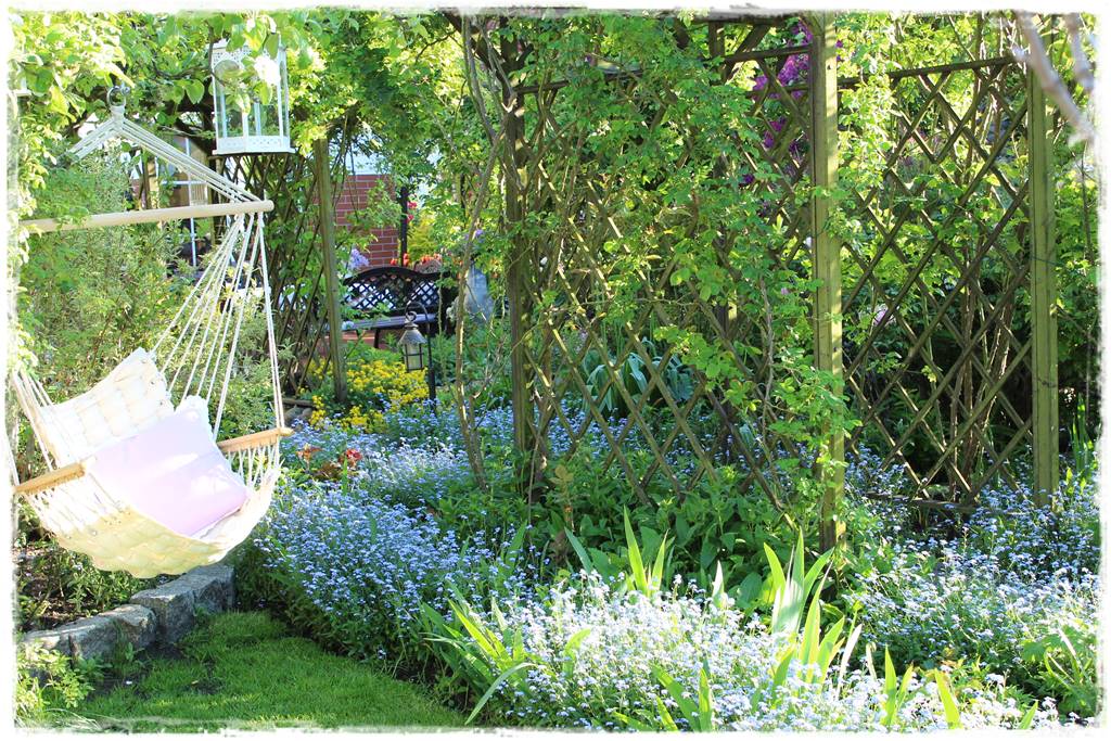 Fotel wiszący w ogrodzie 16