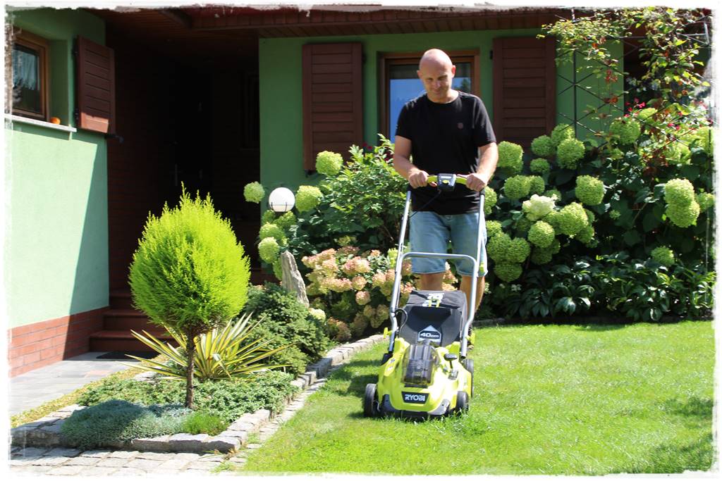 Koszę trawnik bezprzewodową kosiarką na akumulator RYOBI 36 V Kosiarka akumulatorowa RYOBI 101