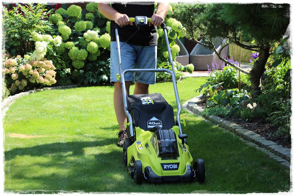 Regulowana rączka w kosiarce akumulatorowej 36 V RYOBI Kosiarka akumulatorowa RYOBI 107