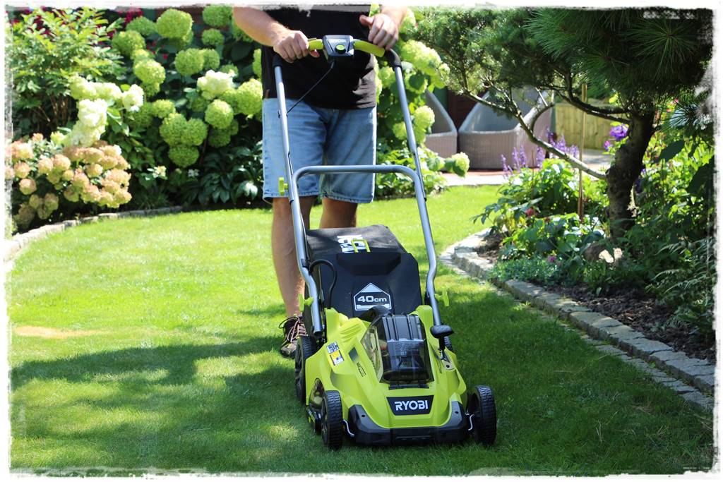 Kosiarka akumulatorowa RYOBI 109b Kosiarka akumulatorowa RYOBI 109b