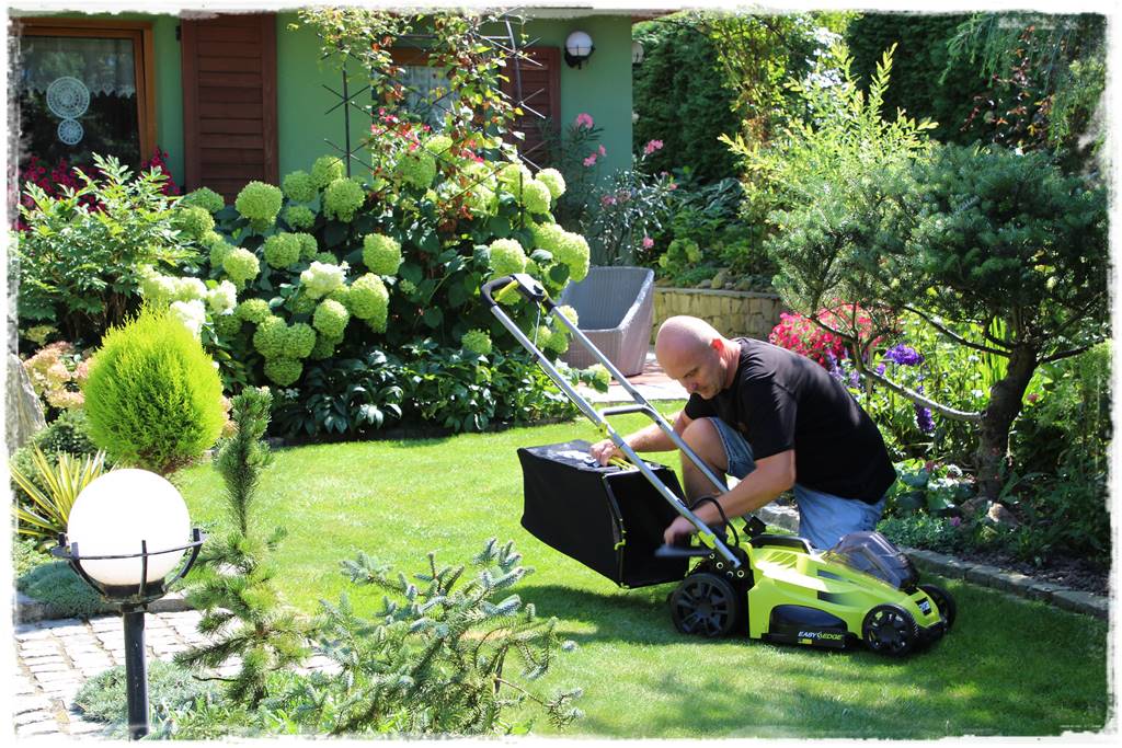 Kosiarka akumulatorowa RYOBI 111 Kosiarka akumulatorowa RYOBI 111