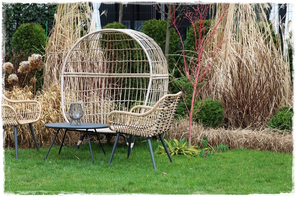 Wąska rabata wzdłuż ogrodzenia 18