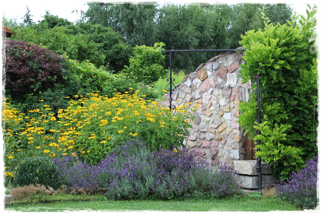 Ziemianka ogrodowa 103 Ziemianka ogrodowa 103