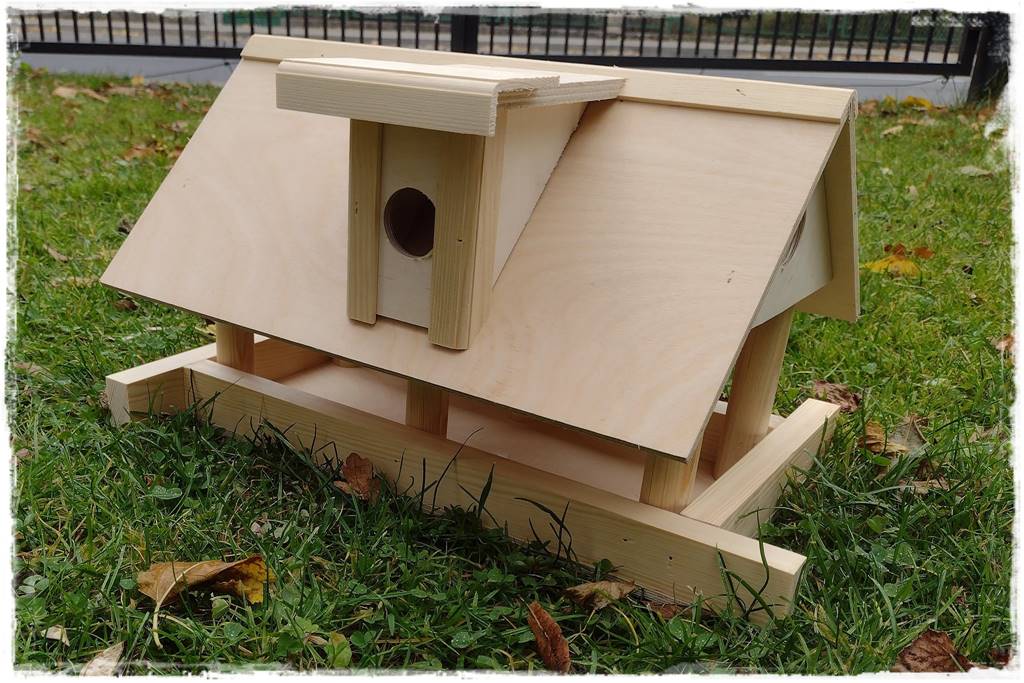 Karmnik w ogrodzie 151 Karmnik w ogrodzie 151