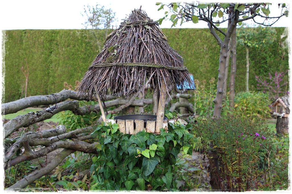 Karmnik w ogrodzie 40d Karmnik w ogrodzie 40d