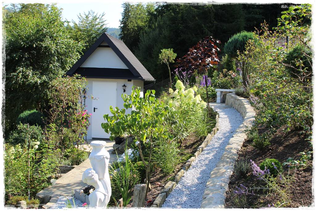 Jak wysypać kamienie w ogrodzie 2a Jak wysypać kamienie w ogrodzie 2a