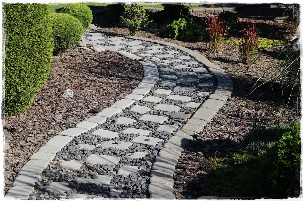 Jak wysypać kamienie w ogrodzie 2g Jak wysypać kamienie w ogrodzie 2g